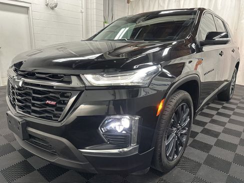 Used 2023 Chevrolet Traverse RS image 2