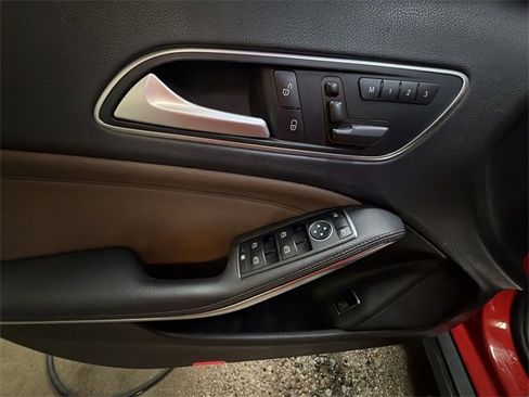 Used 2015 Mercedes-Benz GLA 250 4MATIC image 13