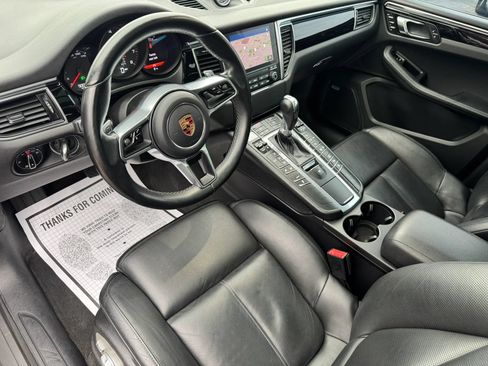 Used 2018 Porsche Macan AWD/4WD image 10