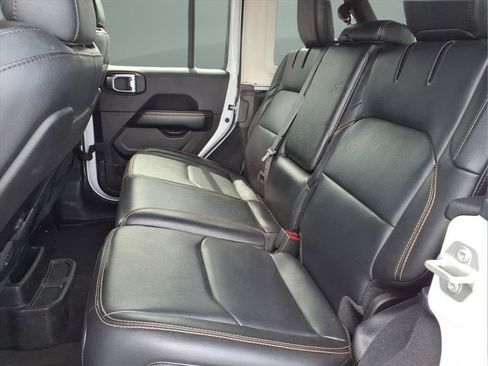 Used 2024 Jeep Wrangler Unlimited Sahara w/ Technology Group AWD/4WD image 19