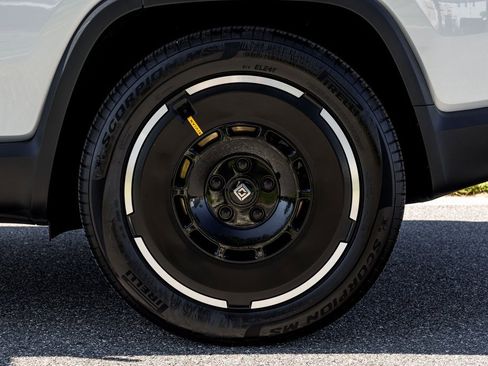 Used 2025 Rivian R1S Adventure image 16