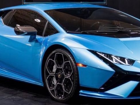 Used 2023 Lamborghini Huracan Tecnica RWD image 2