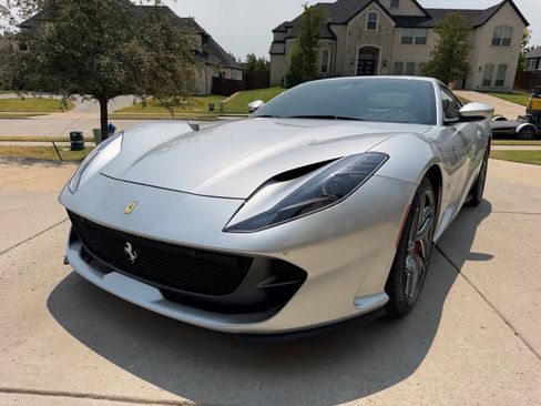 Used 2020 Ferrari 812 Superfast RWD image 8