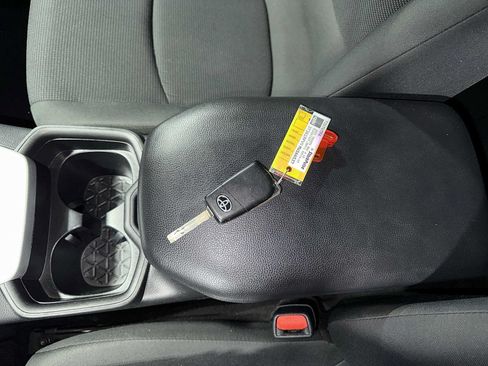 Used 2021 Toyota RAV4 LE w/ Carpet Mat Package (TMS) AWD/4WD image 31
