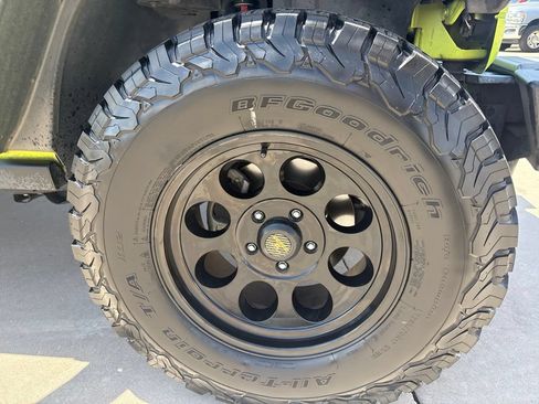 Used 2016 Jeep Wrangler Rubicon w/ Power Convenience Group AWD/4WD image 12