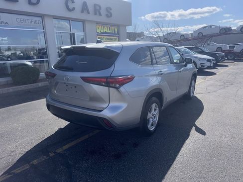 Used 2023 Toyota Highlander LE image 7