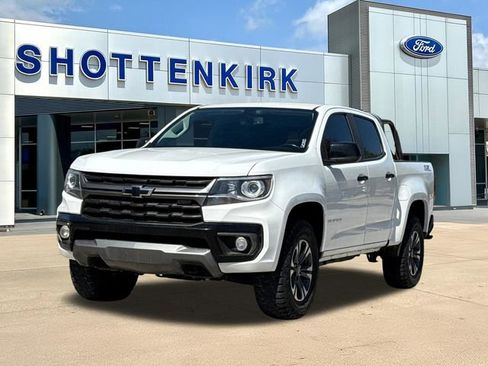 Used 2022 Chevrolet Colorado Z71 AWD/4WD image 3