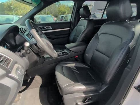 Used 2016 Ford Explorer XLT w/ Equipment Group 202A image 14