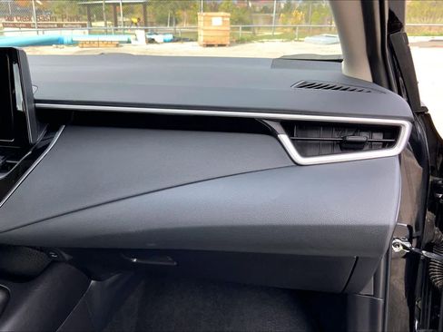 Used 2025 Toyota Corolla LE image 17