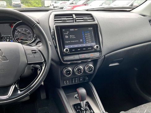 Used 2024 Mitsubishi Outlander Sport LE AWD/4WD image 6