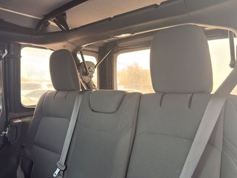 Used 2022 Jeep Wrangler Unlimited Sport image 29