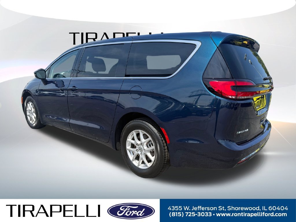 Used 2024 Chrysler Pacifica Touring-L FWD image 8