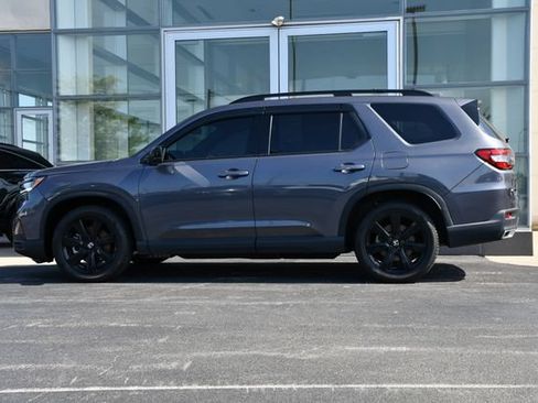 Used 2025 Honda Pilot Black Edition image 11