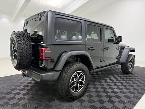 Used 2024 Jeep Wrangler Unlimited Rubicon w/ Technology Group AWD/4WD image 6