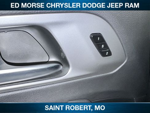 New 2026 Chrysler Pacifica Select FWD image 18