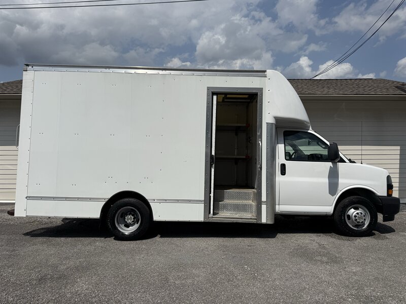 Used 2021 Chevrolet Express 3500 w/ Power Convenience Package RWD image 1