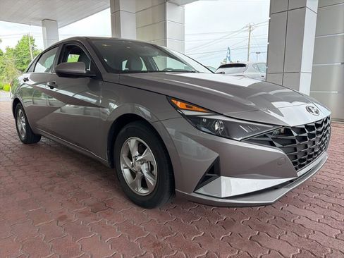 Certified 2023 Hyundai Elantra SE FWD image 2