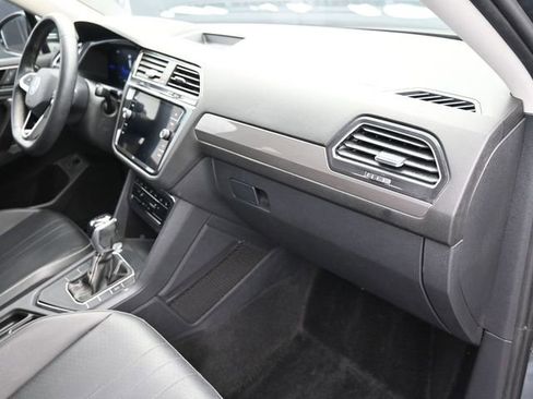 Used 2022 Volkswagen Tiguan SE image 46