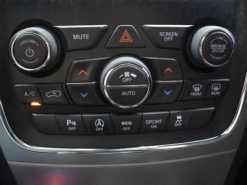 Used 2020 Jeep Grand Cherokee Laredo image 16