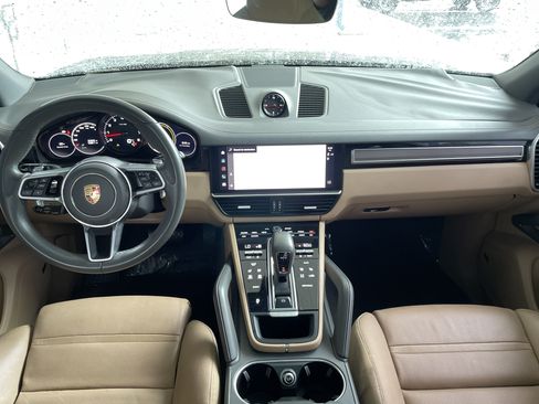 Used 2023 Porsche Cayenne AWD/4WD image 28