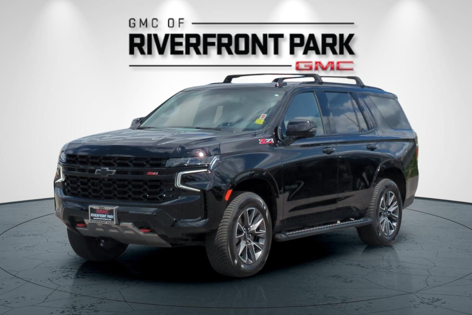 Used 2023 Chevrolet Tahoe Z71 w/ Luxury Package AWD/4WD image 7