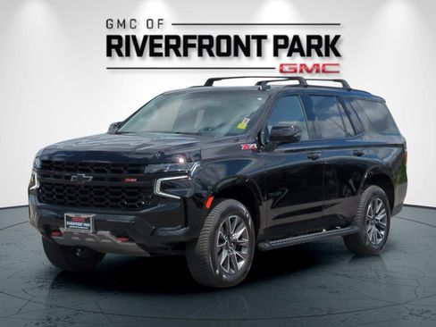 Used 2023 Chevrolet Tahoe Z71 w/ Luxury Package AWD/4WD image 7