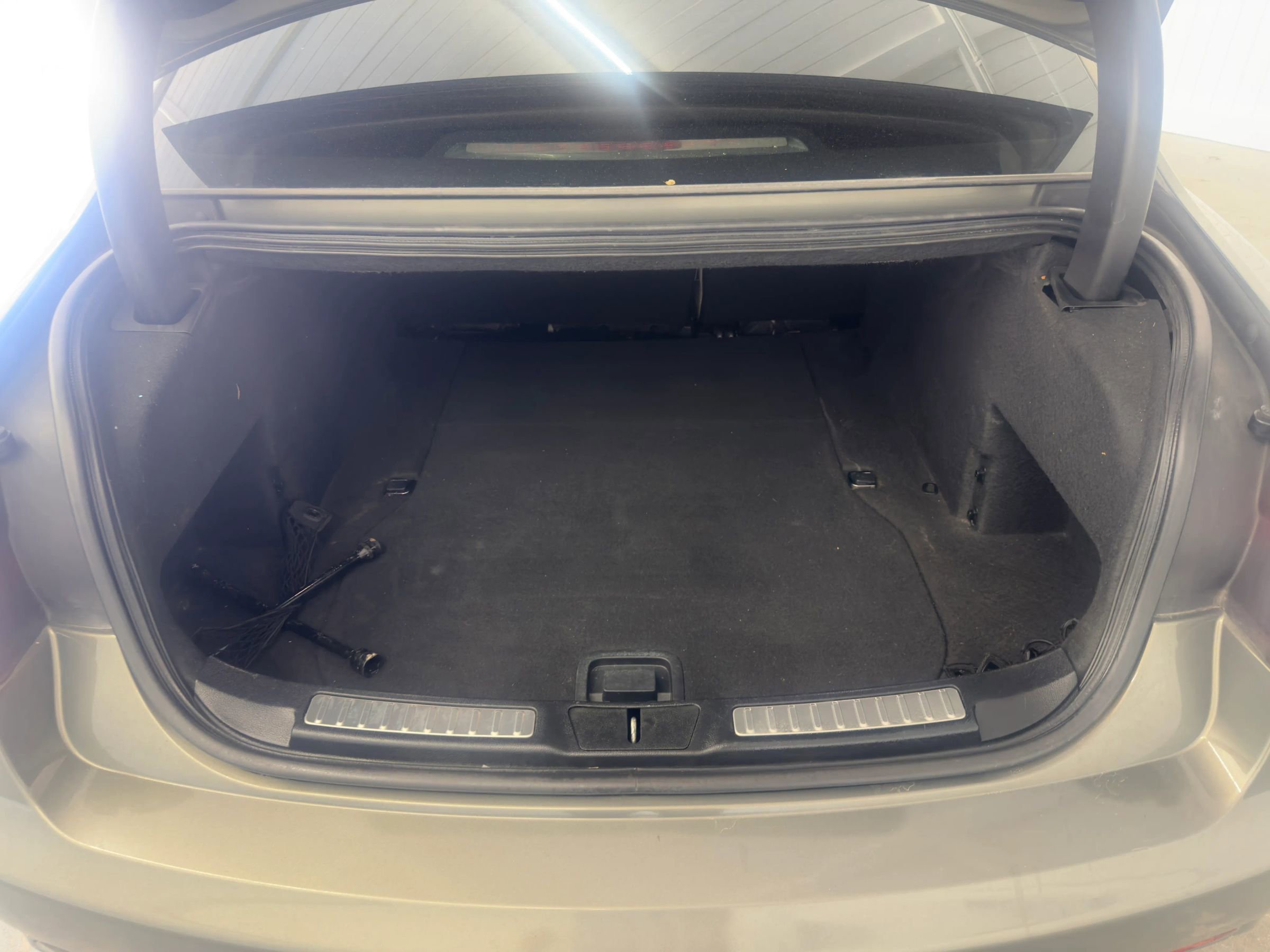Used 2017 Lincoln Continental Select w/ Technology Package FWD image 13