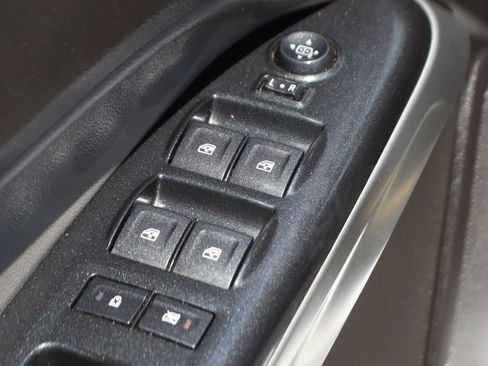 Used 2015 Chevrolet Colorado LT w/ Luxury Package RWD image 19