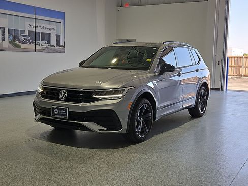 Certified 2024 Volkswagen Tiguan SE R-Line w/ MDO Package, Three-Row FWD image 4