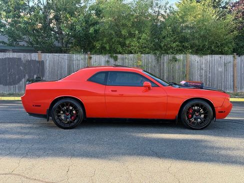 Used 2010 Dodge Challenger SRT8 w/ SRT Option Group II RWD image 4