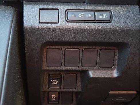 Used 2023 Nissan Frontier SV image 26