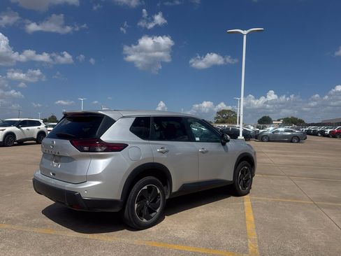 Certified 2025 Nissan Rogue SV FWD image 23