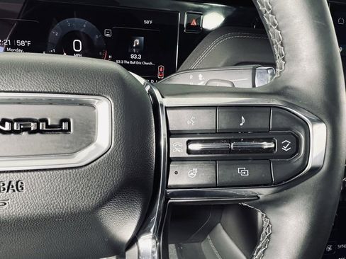 Used 2025 GMC Yukon Denali image 29