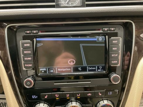 Used 2015 Volkswagen Passat TDI SEL Premium image 23