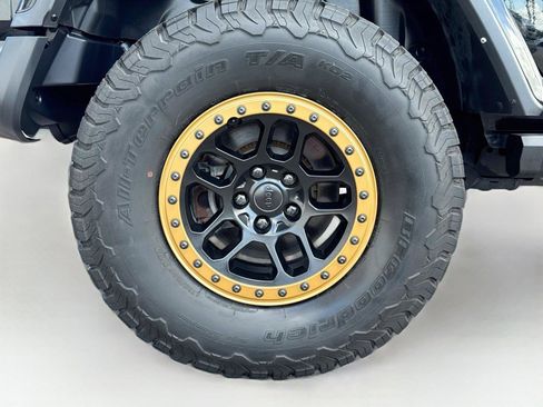 Used 2022 Jeep Wrangler Unlimited Rubicon w/ Xtreme Recon 35" Tire Package AWD/4WD image 40