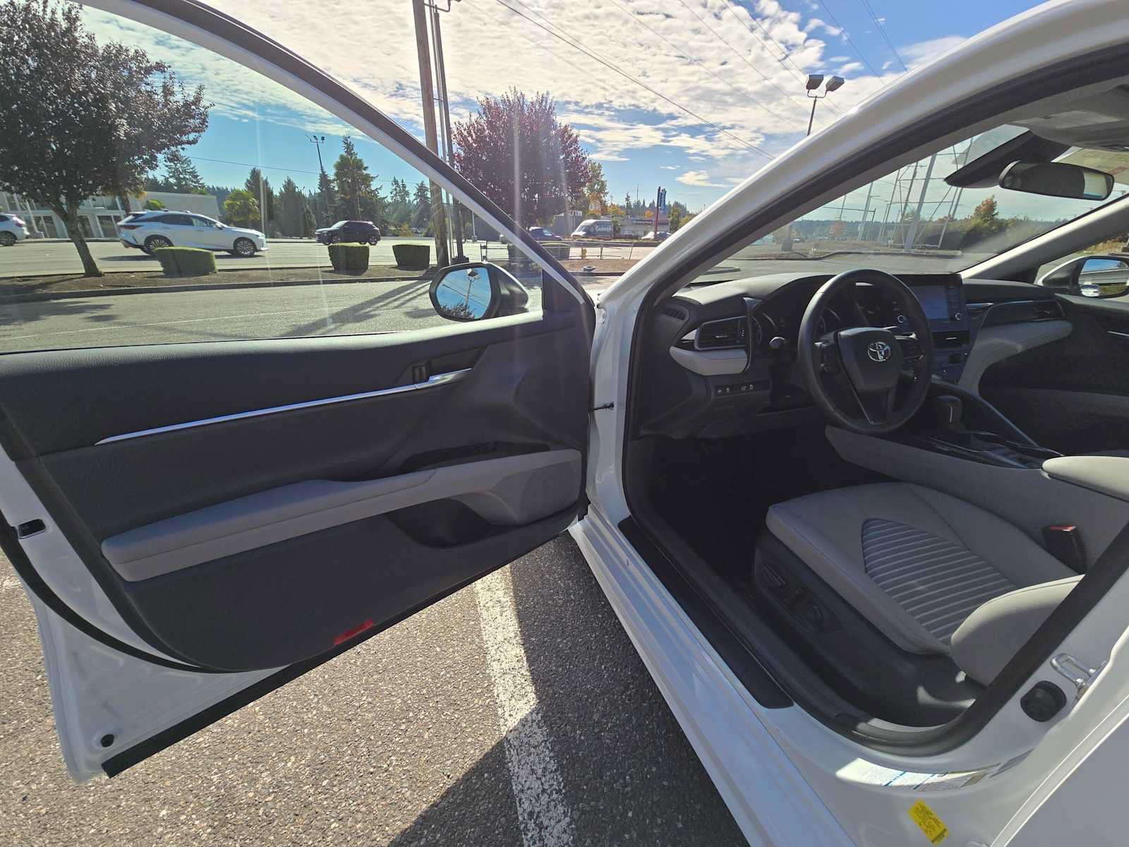 Used 2024 Toyota Camry SE AWD/4WD image 19