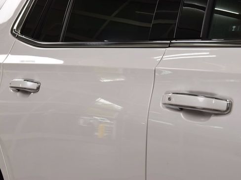 Used 2023 GMC Yukon Denali Ultimate AWD/4WD image 19