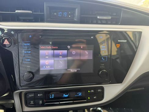 Used 2017 Toyota Corolla LE w/ Carpet Mat Package (TMS) FWD image 31