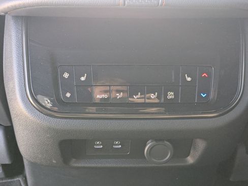 Used 2025 Nissan Armada PRO-4X w/ Pro-4X Premium Package image 18