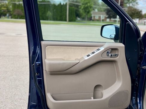 Used 2010 Nissan Pathfinder SE image 13