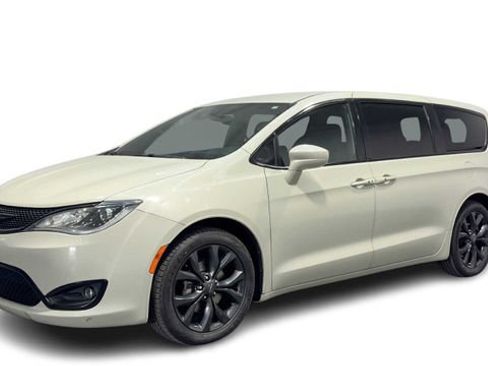 Used 2020 Chrysler Pacifica Touring w/ S Appearance Package FWD image 5