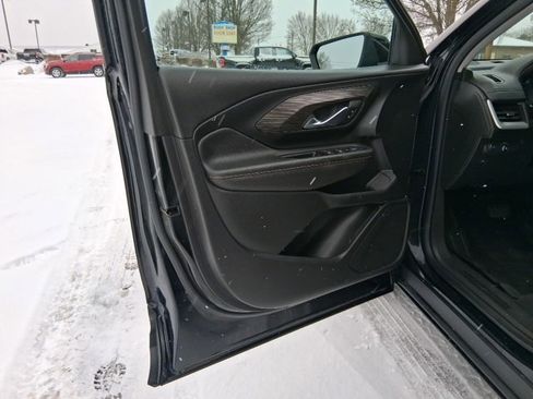 Used 2022 GMC Terrain SLE w/ Driver Convenience Package image 9