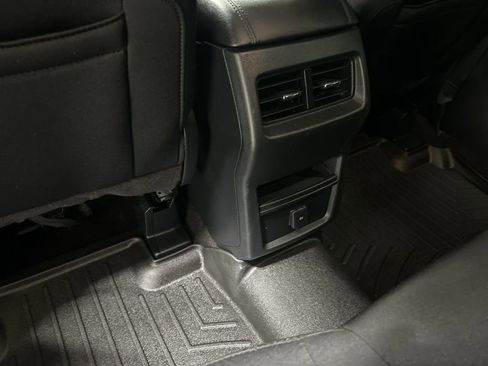 Certified 2020 Ford Edge SE image 18