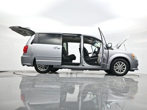 Used 2016 Dodge Grand Caravan SXT image 60