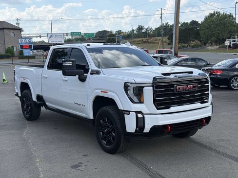 Used 2024 GMC Sierra 2500 AT4 w/ AT4 Premium Plus Package AWD/4WD image 2