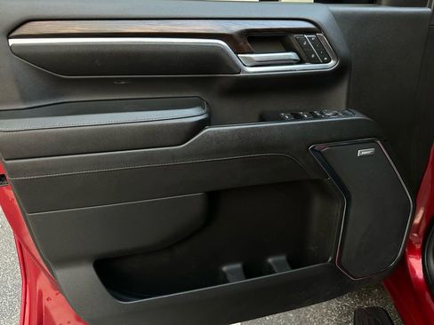 Used 2024 GMC Sierra 2500 SLT w/ SLT Premium Package image 10