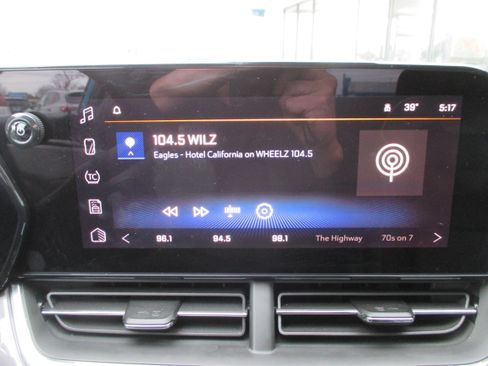 Used 2025 Chevrolet Trax ACTIV w/ Driver Confidence Package image 16