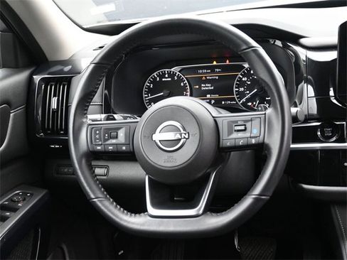 Used 2025 Nissan Pathfinder SV image 15