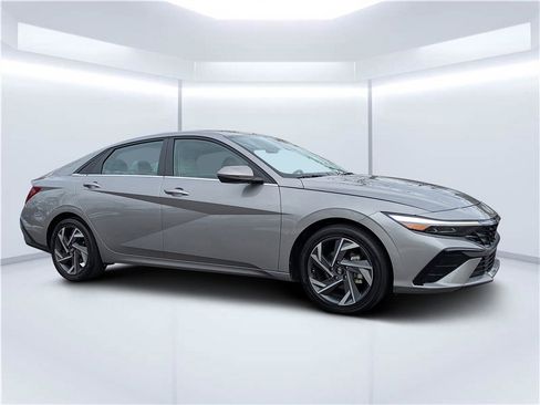 Certified 2025 Hyundai Elantra Limited image 1