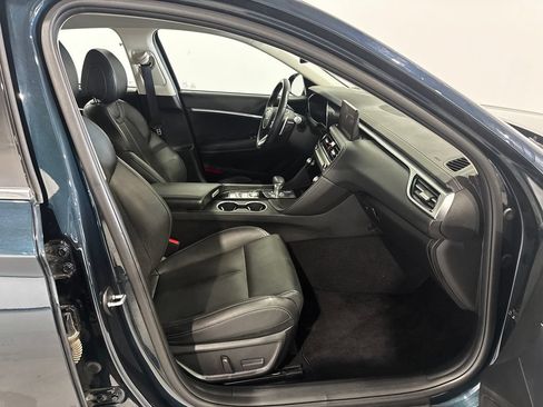 Used 2025 Genesis G70 2.5T RWD image 20